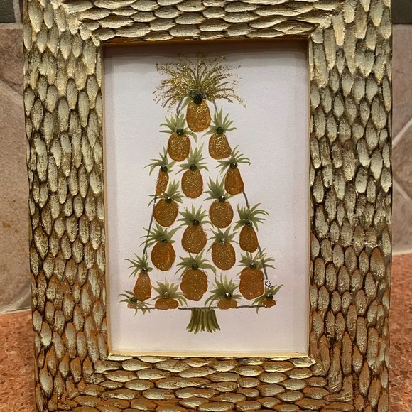 Gold Pineapple Art in Textured Frame - Picture 2 of 10